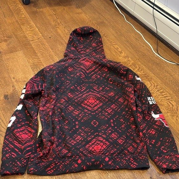 NWT Men’s NBA Sweatshirt Black and Red Size Large - Picture 2 of 5